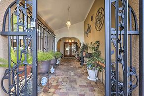 Cozy Home in Heart of Tampa w/ Lanai & Pool!