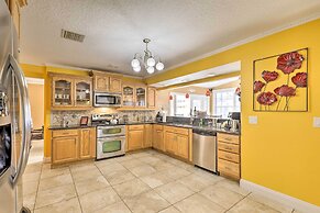 Cozy Home in Heart of Tampa w/ Lanai & Pool!