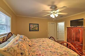 Crystal River Cottage on 1 Acre w/ Deck & Porch!