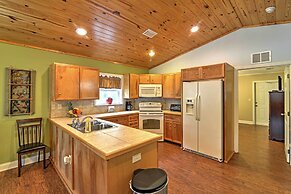 Crystal River Cottage on 1 Acre w/ Deck & Porch!