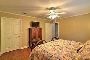 Crystal River Cottage on 1 Acre w/ Deck & Porch!