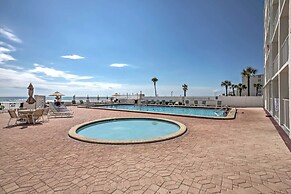 Daytona Beach Studio w/ Oceanfront Balcony & Pool!