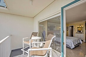 Daytona Beach Studio w/ Oceanfront Balcony & Pool!