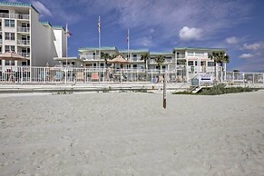 Daytona Beach Studio w/ Oceanfront Balcony & Pool!