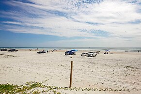 Daytona Beach Studio w/ Oceanfront Balcony & Pool!