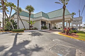 Daytona Beach Studio w/ Oceanfront Balcony & Pool!