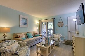 Steps to Beach, Coligny Plaza: Hilton Head Condo!