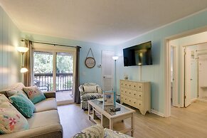 Steps to Beach, Coligny Plaza: Hilton Head Condo!