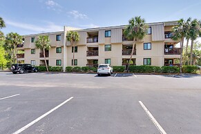 Steps to Beach, Coligny Plaza: Hilton Head Condo!