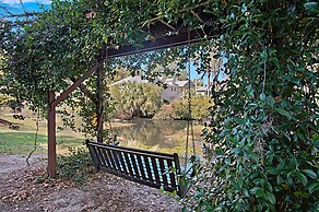 Steps to Beach, Coligny Plaza: Hilton Head Condo!