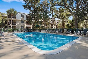 Steps to Beach, Coligny Plaza: Hilton Head Condo!