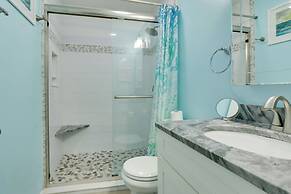 Steps to Beach, Coligny Plaza: Hilton Head Condo!