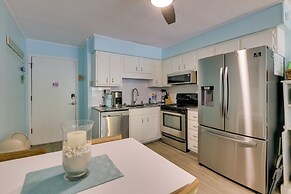 Steps to Beach, Coligny Plaza: Hilton Head Condo!