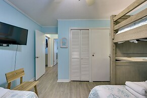 Steps to Beach, Coligny Plaza: Hilton Head Condo!