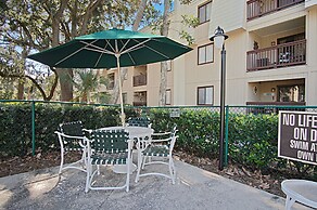 Steps to Beach, Coligny Plaza: Hilton Head Condo!