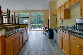 Gainesville Condo w/ Patio, 2 Mi to UF Campus!