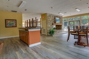 Gainesville Condo w/ Patio, 2 Mi to UF Campus!