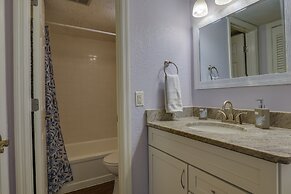 Gainesville Condo w/ Patio, 2 Mi to UF Campus!