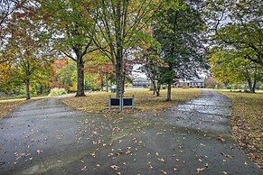 Efficiency Apt: Shared Conference Room, Patio