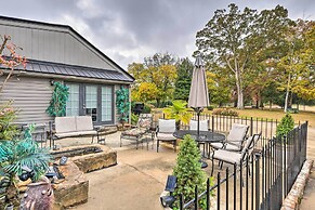 Efficiency Apt: Shared Conference Room, Patio