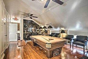 Efficiency Apt: Shared Conference Room, Patio