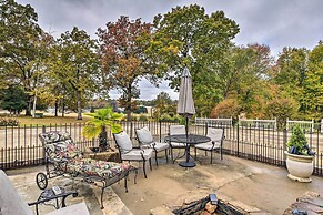 Efficiency Apt: Shared Conference Room, Patio