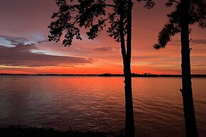 Gilbert Lakefront Retreat w/ Private Dock!