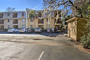 Hilton Head Condo w/ Shared Pool - Walk to Beach!