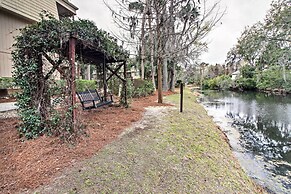 Hilton Head Condo w/ Covered Balcony + Pool Access