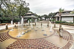 Hilton Head Condo w/ Covered Balcony + Pool Access