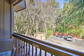 Hilton Head Condo w/ Covered Balcony + Pool Access