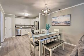 Hilton Head Island Condo w/ Beach Supplies + Pool!