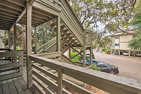 Hilton Head Island Condo w/ Beach Supplies + Pool!