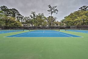 Hilton Head Island Condo w/ Beach Supplies + Pool!