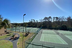 Balcony w/ Tennis Court View: Hilton Head Condo