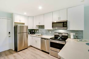 Half-mi to Folly Field Beach: Hilton Head Condo