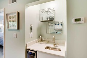 Half-mi to Folly Field Beach: Hilton Head Condo