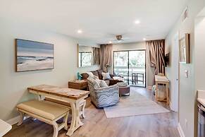 Half-mi to Folly Field Beach: Hilton Head Condo