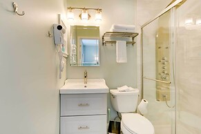 Half-mi to Folly Field Beach: Hilton Head Condo