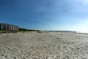 Half-mi to Folly Field Beach: Hilton Head Condo