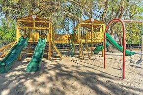 Community Pool & Bikes: Hilton Head Family Condo