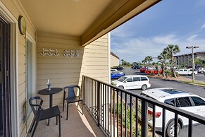 Community Pool & Bikes: Hilton Head Family Condo