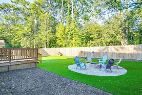 Greenville Escape w/ Deck + Fire Pit!