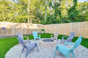 Greenville Escape w/ Deck + Fire Pit!