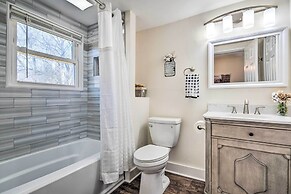 Greenville Escape w/ Deck + Fire Pit!