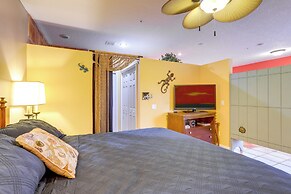 Vibrant Condo - Walk to Indian Rocks Beach!