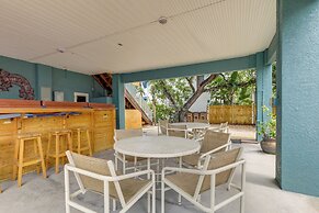 Vibrant Condo - Walk to Indian Rocks Beach!