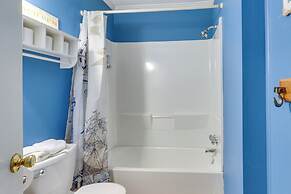 Hilton Head Island Resort Condo - Steps to Beach!