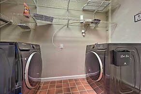 Huge Lutz Family Retreat w/ Game Room & Pool!