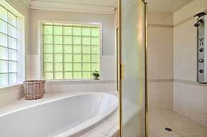 Huge Lutz Family Retreat w/ Game Room & Pool!